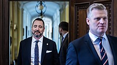 Na zasedání vlády p�ichází Filip Turek a nov� jmenovaný ministr �ivotního...