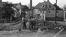 Podle pam�tník� stávala v povále�né dob� benzinová pumpa poblí� domu v...