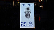 Plakát p�i slavnostním ceremoniálu Jána La�áka v Liberci k vyv�ení jeho dresu...