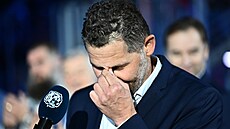 Ján La�ák p�i slavnostním ceremoniálu v Liberci k vyv�ení jeho dresu pod strop...