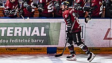 Spar�an Michal �epík slaví druhý gól v zápase s Plzní.