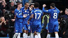 Radost fotbalist� Chelsea z úvodního gólu proti Burnley.