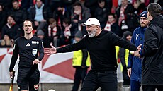 Slávistický kou� Jind�ich Trpi�ovský b�hem utkání s Libercem.