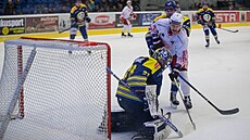 Momentka ze zápasu první hokejové ligy mezi P�erovem a Slavií.