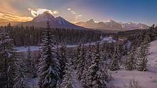 Zasn�ené Skalisté hory v kanadské Albert�.