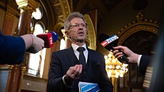 P�edseda senátu Milo� Vystr�il na jednání p�edsed� parlament� zemí V4. (27....