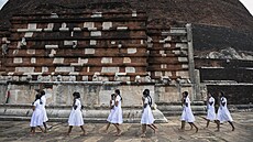 Monumentální stúpa Jetavanaramaya v posvátném m�st� Anuradhapura pat�í k...