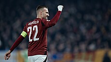 Spar�anský úto�ník a kapitán Luká� Haraslín oslavuje vst�elenou branku.