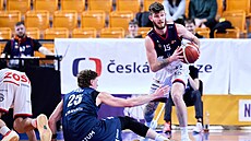 Americký k�ídelník Ryker Cisarik (s �íslem 15) u� odehrál za Brno dva zápasy. V...