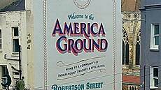 Nást�nná malba v centru Hastings p�ipomíná �tvr� America Ground, která v 19....