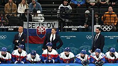Trenér Vladimír Országh na st�ída�ce slovenských hokejist� na olympijském...