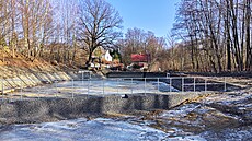 Bývalá hasi�ská nádr� v Hrádku nad Nisou se m�ní v biotop.