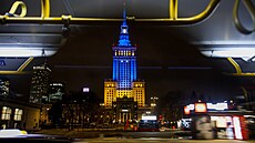 Palác kultury a v�dy ve Var�av� se rozsvítil v barvách ukrajinské války na...
