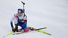 Biatlonistka Tereza Voborníková slaví v cíli závodu s hromadným startem...