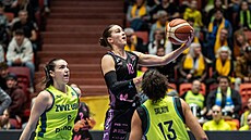 Eli�ka Hamzová nají�dí do ko�e.