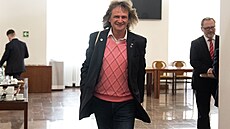 Poslanec SPD Miroslav �ev�ík p�ichází na jednání rozpo�tového výboru Sn�movny...