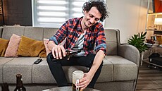 Pokud �lov�k na alkohol myslí dop�edu a neumí si p�edstavit ve�er bez...