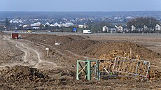 Domy v t�sném okolí D35 získávají na hodnot�. Na snímku zahájení 2. etapy...