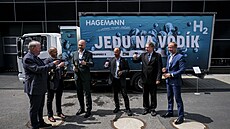 Byl to ten slavný den, kdy k nám byl zaveden... vodíkový pohon. Jedu na vodík....