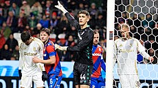 Plze�ský branká� Wiegele b�hem utkání proti Spart�.