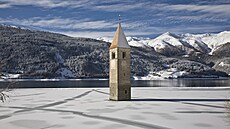 Magicky p�sobící jezero Reschensee le�í v nejzápadn�j�ím výb�ku Ji�ního...