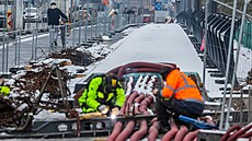 Po oprav� z�stanou na Wonkov� mostu v Pardubicích stejn� �iroké chodníky. (17....