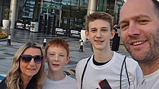 Jakub Hou�ka s rodinou na basketbalovém turnaji talent� v Abu Dhabí.