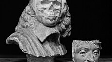 Tereza Zelenková a jedna z jejích �ernobílých analogových fotografií s názvem...