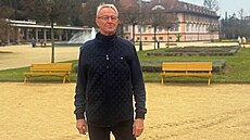 Po operaci páte�e nastoupil pan Vlastimil do lázní.