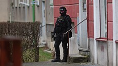 Policie zasahuje v Haví�ov� v ulici Jana Wericha, kde se v jednom z byt�...