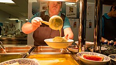 Kucha�ka ve �kolní jídeln�