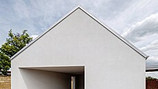 Hmoty mají tradi�ní sedlovou st�echu.