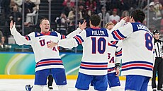 Ameri�tí hokejisté slaví zlatou medaili (22. února 2026)