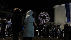 Lidé se shromá�dili u ohni�t� p�i pr�íle�itosti uha�ení olympijského ohn� na...