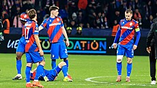 Zklamaní plze�tí fotbalisté po vy�azení s Panathinaikosem.