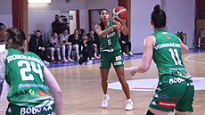 Taylor Thierryová z KP Brno p�ihrává.