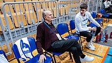 Aíto Garcia Reneses zaujal u �eského týmu roli poradce, baví se s Ond�ejem...