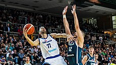 �eský basketbalista Tomá� Kyzlink zakon�uje na slovinský ko�.