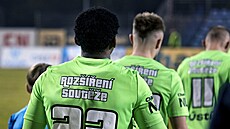 Ústí nastoupilo proti Krom��í�i v dresech s kampaní za roz�í�ení 2. fotbalové...