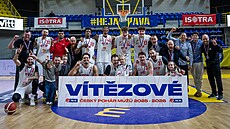 Nymbur�tí basketbalisté slaví triumf v �eském poháru.