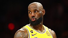 LeBron James (Los Angeles Lakers) a jeho na�pulené rty.