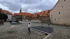 Úpravy vnitrobloku se prodra�ily o �ty�i miliony a trvaly o dva m�síce déle....