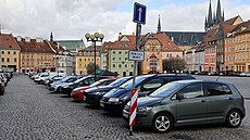 Nové parkovací poplatky na chebském nám�stí, místo bezplatných devadesáti minut...