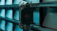 Automatizovaný výb�r sklen�né desti�ky z datového úlo�i�t� projektu Silica