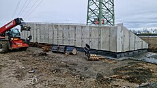 Op�rná ze� kolem sto�áru vysokého nap�tí