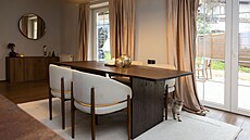 Od jídelního stolu je krásný výhled do zahrady, co� pot�í hlavn� na ja�e a v...