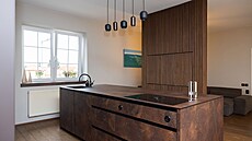 P�i stavb� kuchyn�, navr�ené architektem Hamá�kem, se ne�et�ilo a je to vid�t...