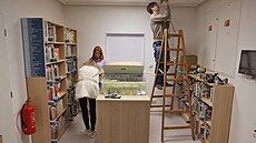 Poslední dod�lávky. P�ípravy znovuotev�ení kate�inské pobo�ky opavské Knihovny...