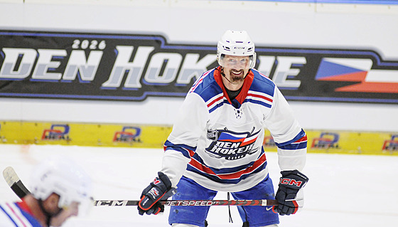 Milan Hejduk b�hem zápasu hokejových legend v Pardubicích.