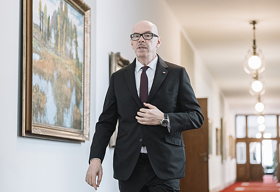 Ministr kultury Oto Klempí� p�ichází na jednání vlády (2. b�ezna 2026)